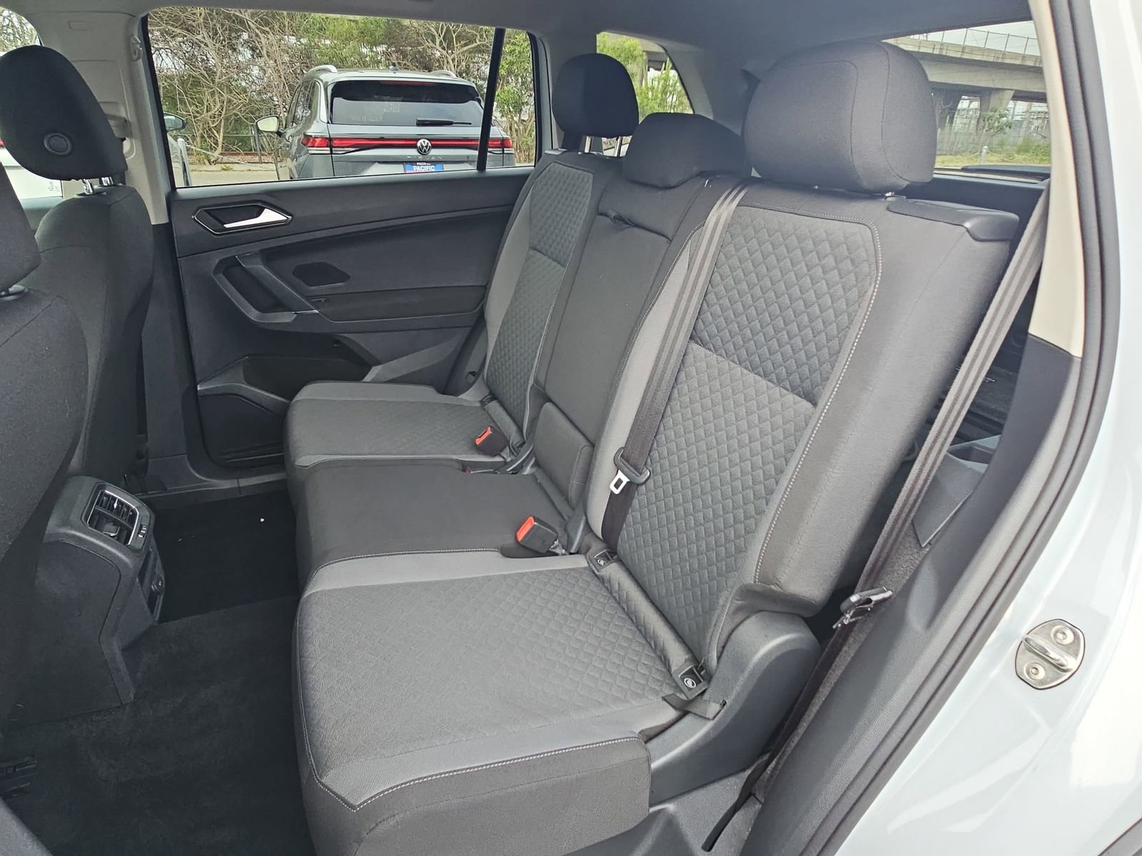 Used 2018 Volkswagen Tiguan S w/ Front Fog Lights Package image 21