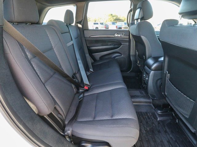 Used 2018 Jeep Grand Cherokee Laredo image 25