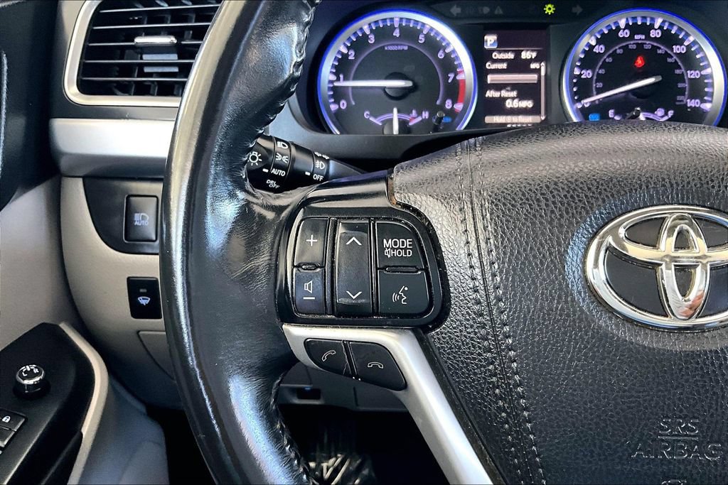 Used 2019 Toyota Highlander XLE w/ Carpet Mat Package (TMS) FWD image 11