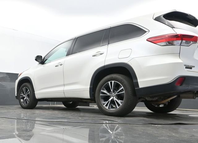 Used 2018 Toyota Highlander Plus FWD image 10