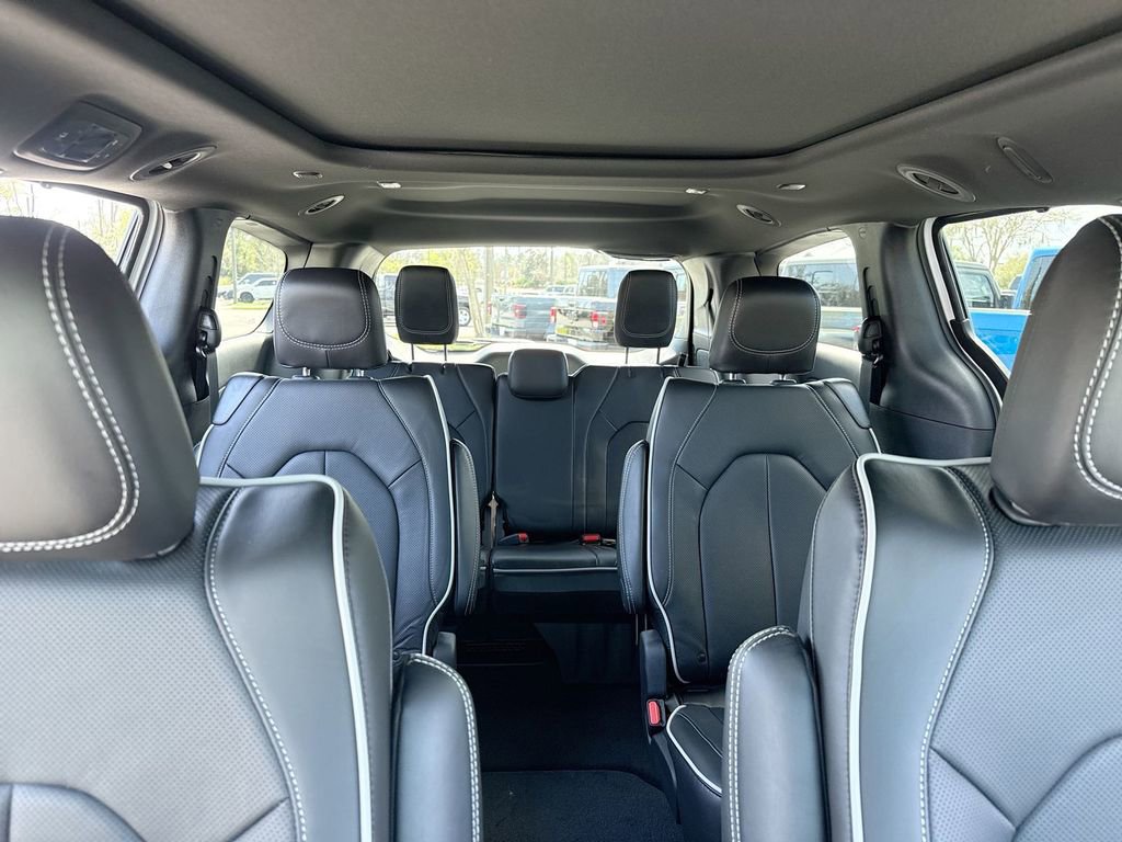 New 2026 Chrysler Pacifica Limited w/ Trailer Tow Group image 29