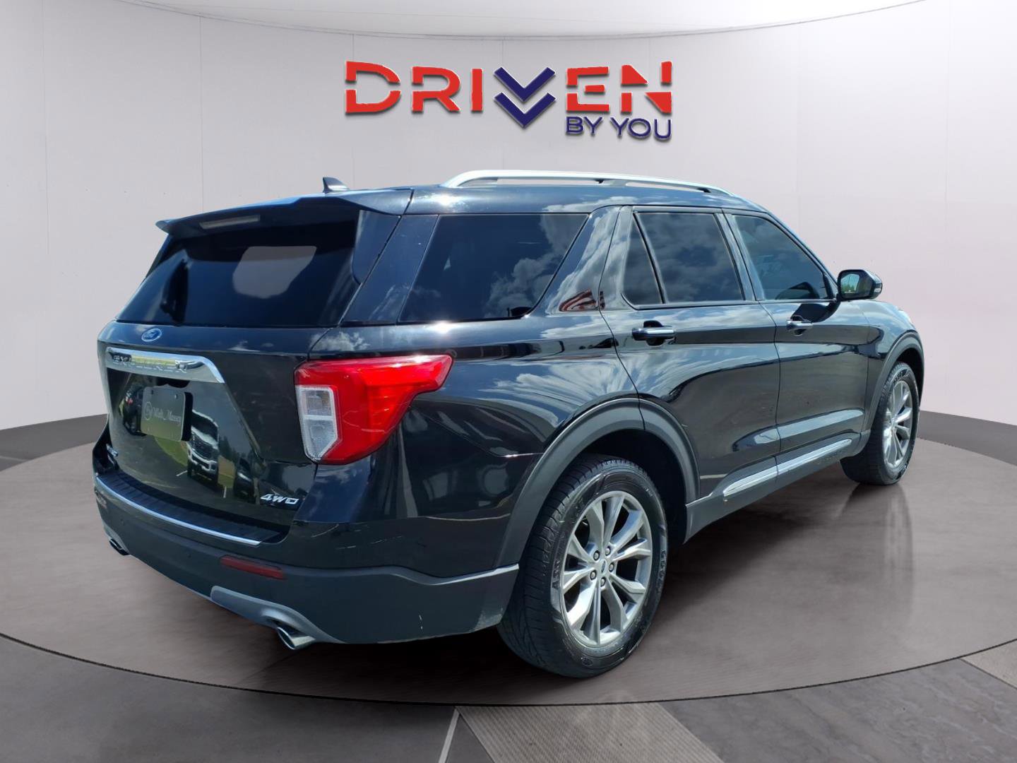 Used 2023 Ford Explorer Limited w/ Equipment Group 301A AWD/4WD image 5