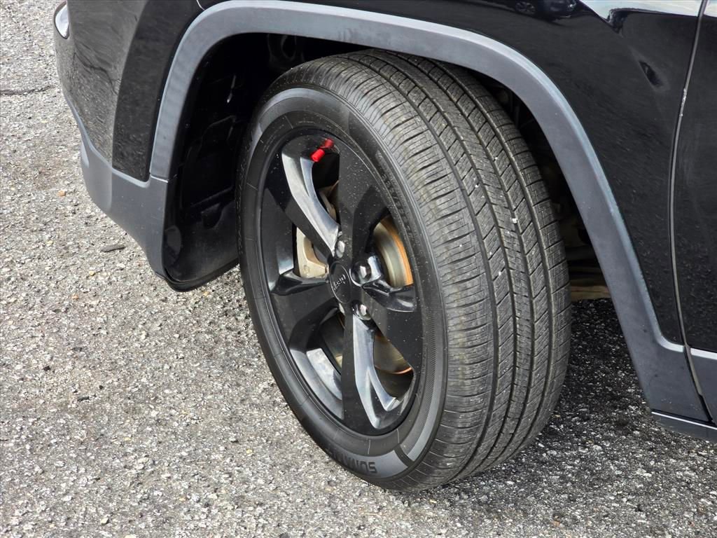 Used 2018 Jeep Cherokee Latitude w/ Altitude Package image 27