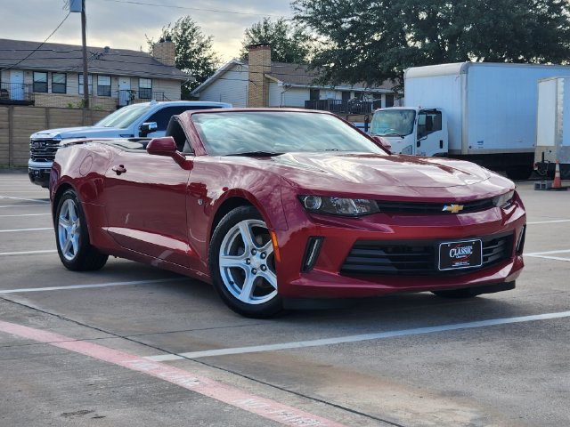 Used 2018 Chevrolet Camaro LT RWD image 2