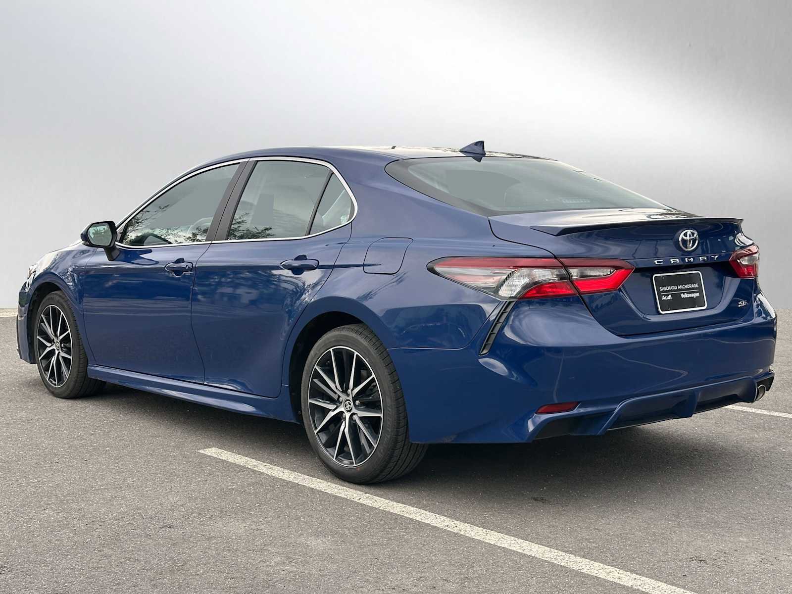 Used 2024 Toyota Camry SE image 5