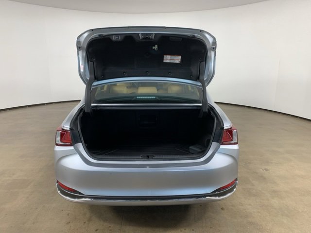 Used 2025 Lexus ES 300h w/ Premium Package image 32