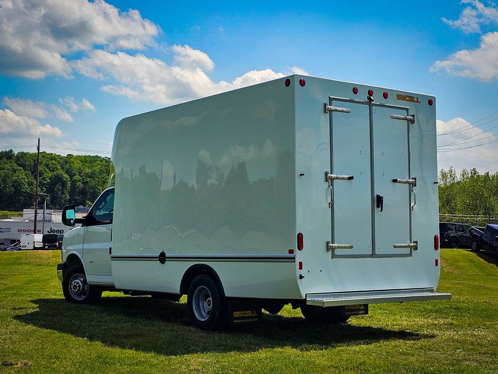 New 2026 GMC Savana 3500 w/ Power Convenience Package RWD image 5