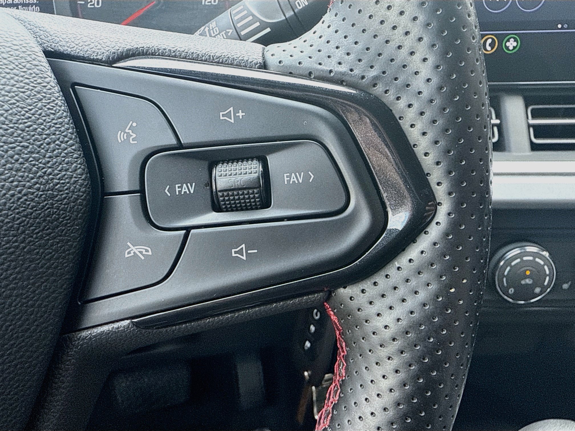 Used 2024 Chevrolet Trax RS w/ Driver Confidence Package FWD image 36