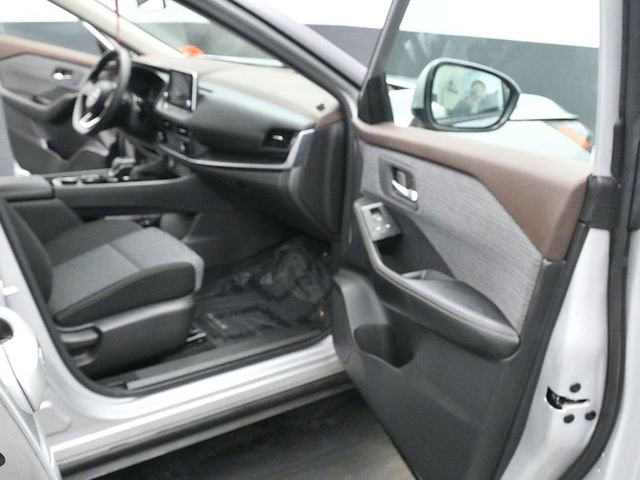 Used 2023 Nissan Rogue SV image 9