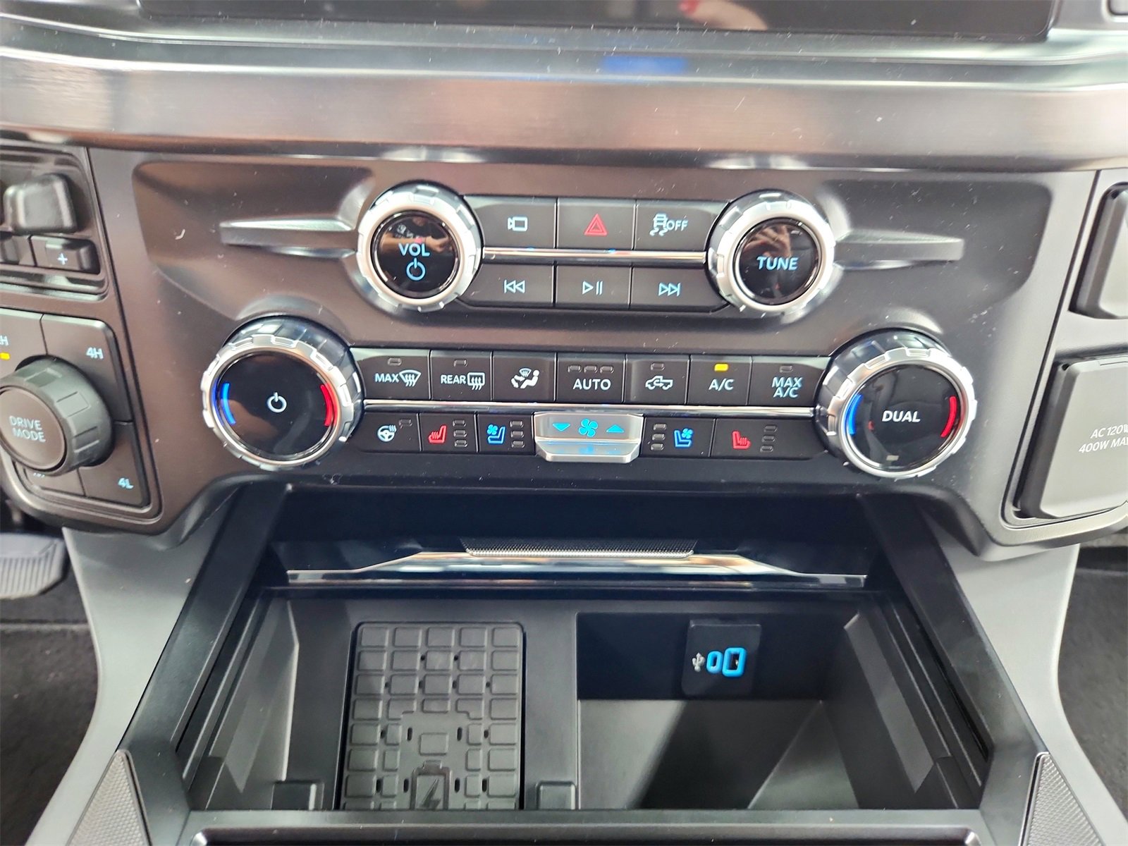 New 2026 Ford F250 Lariat w/ Lariat Ultimate Package image 32