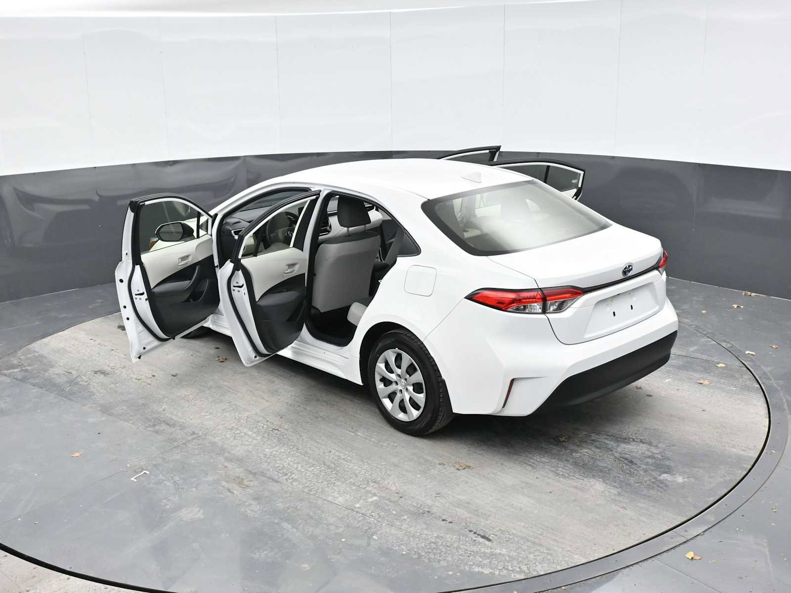 Used 2024 Toyota Corolla LE image 40