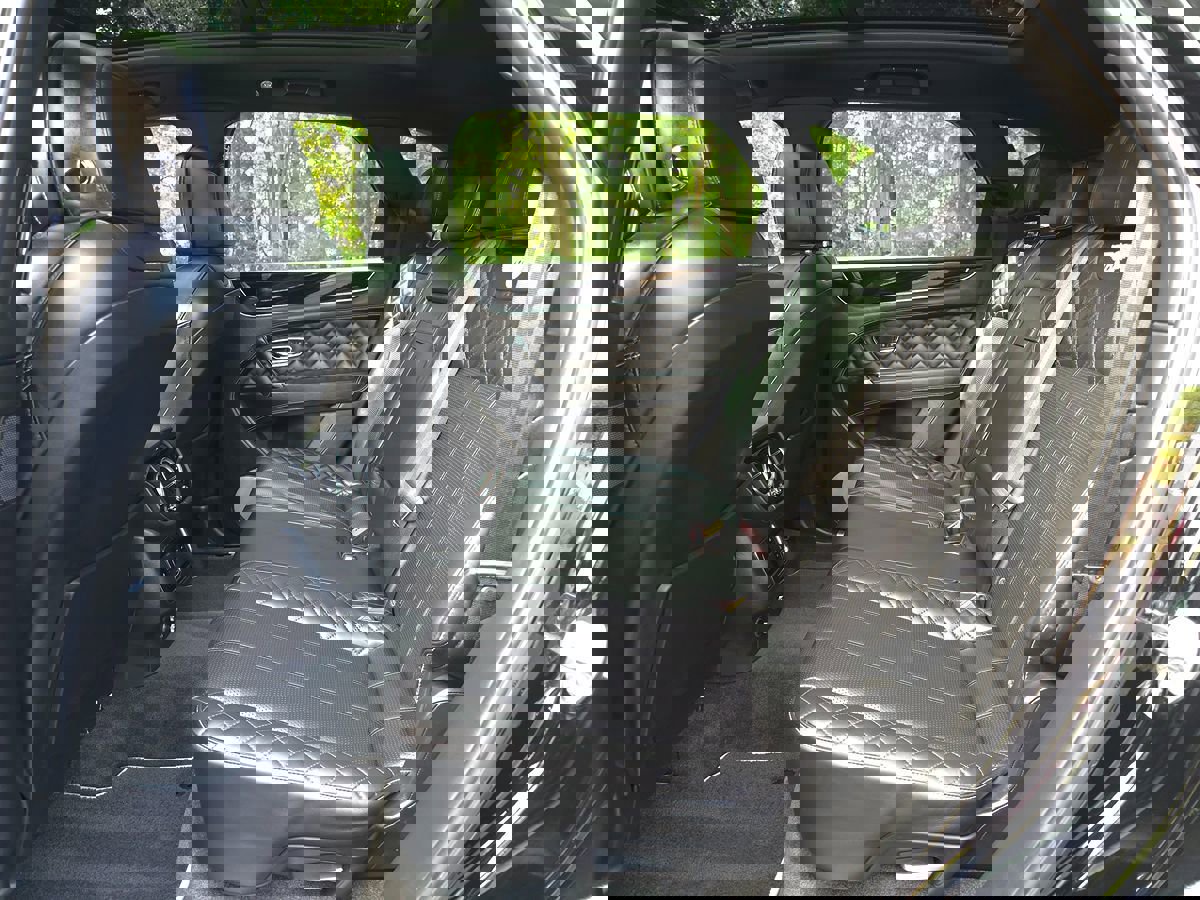 Used 2020 Bentley Bentayga Plug-In Hybrid image 16