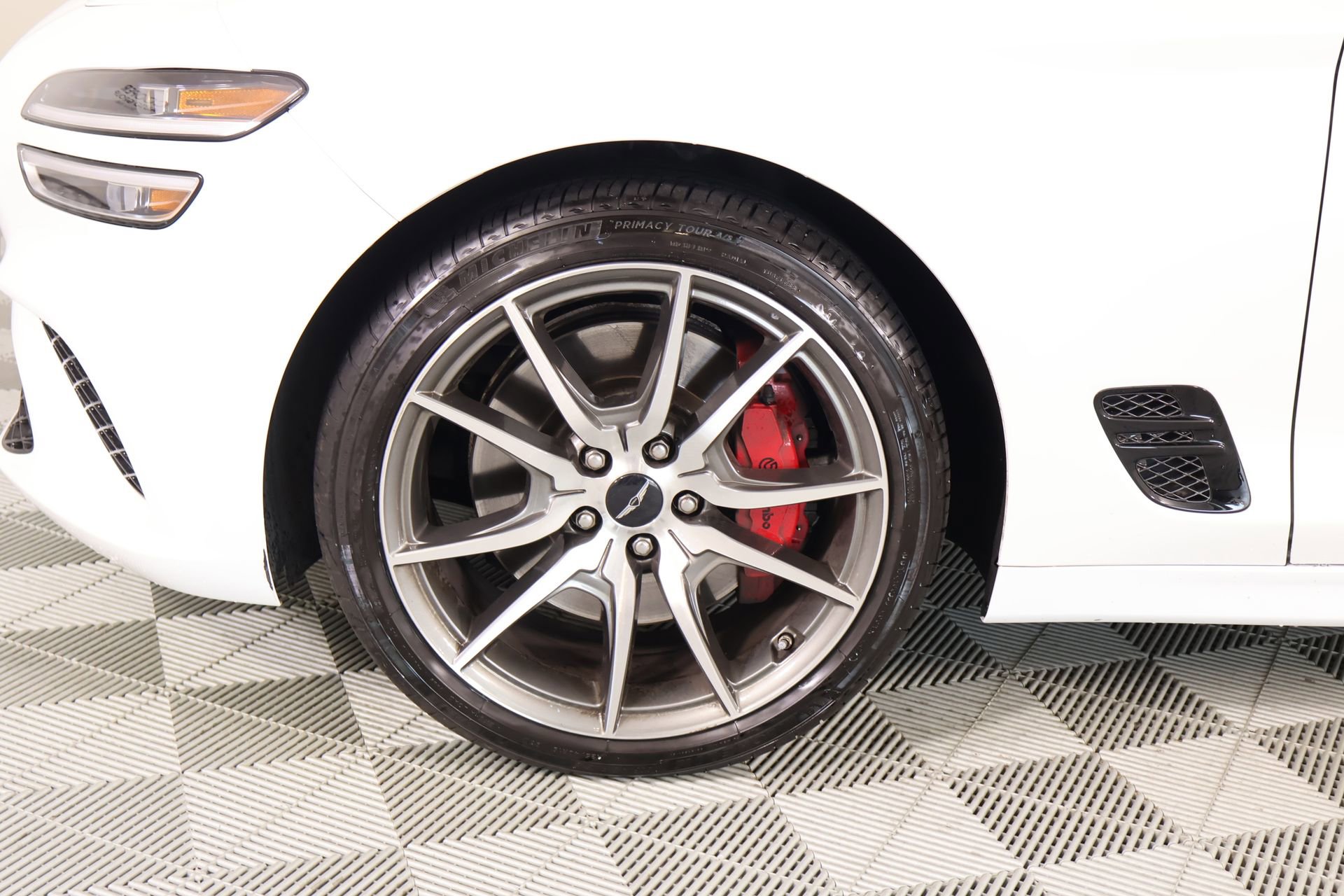 Used 2025 Genesis G70 2.5T image 16