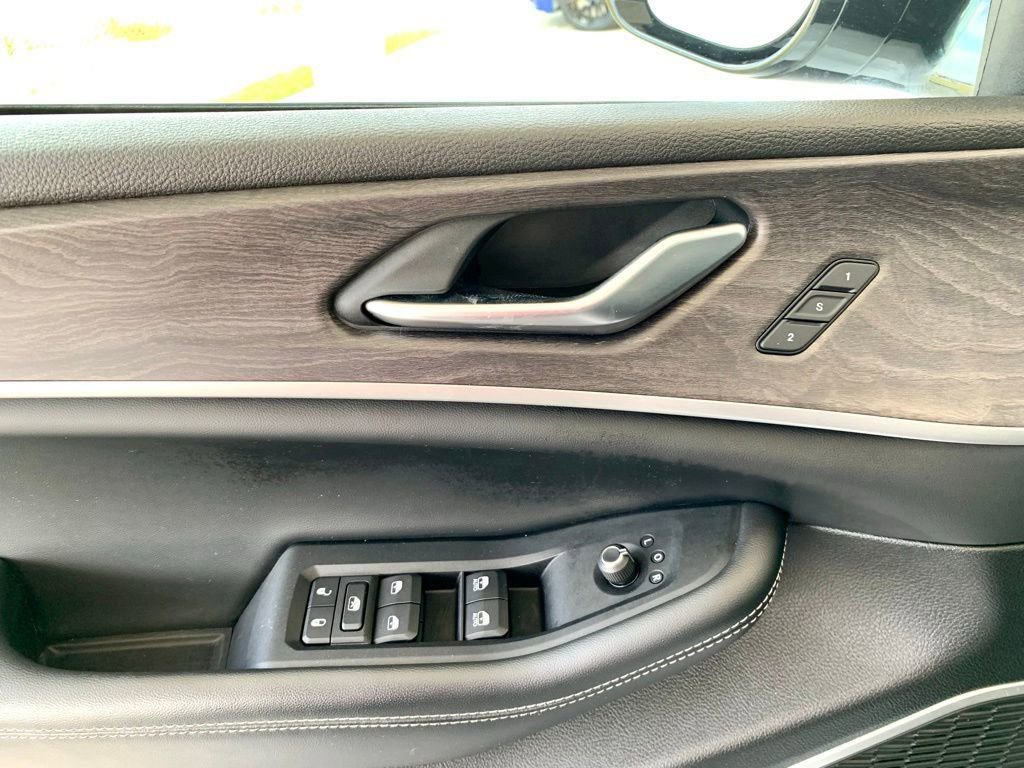 Used 2022 Jeep Grand Cherokee L Limited AWD/4WD image 13