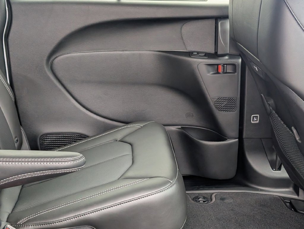 New 2027 Chrysler Pacifica Select FWD image 29