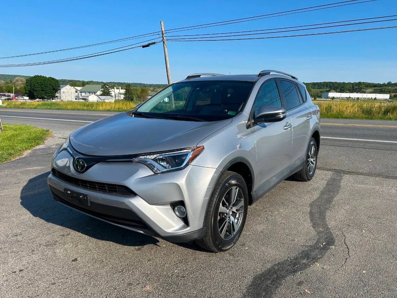 Used 2017 Toyota RAV4 XLE w/ Plus Special Value Package AWD/4WD image 5