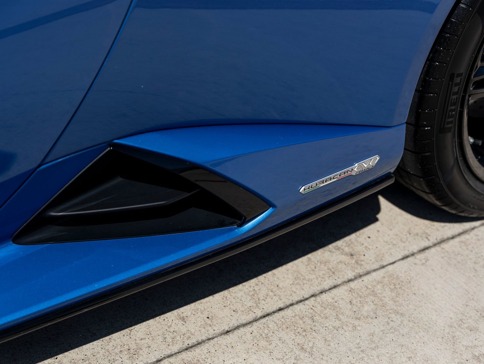 Used 2020 Lamborghini Huracan EVO image 17