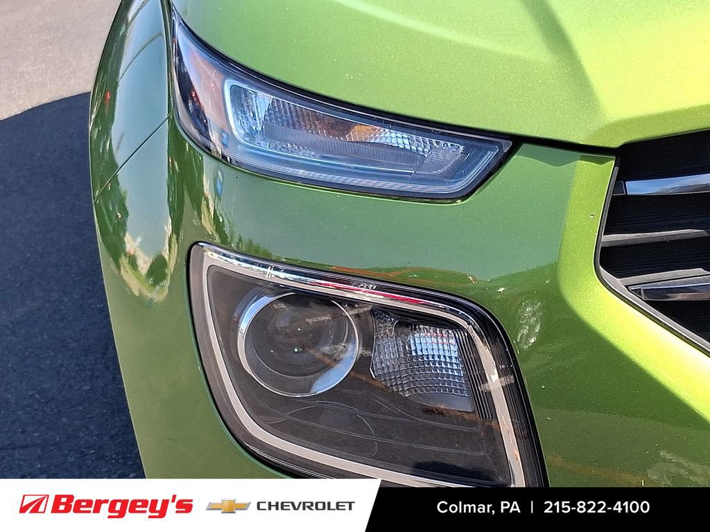 Used 2023 Hyundai Venue SEL image 11