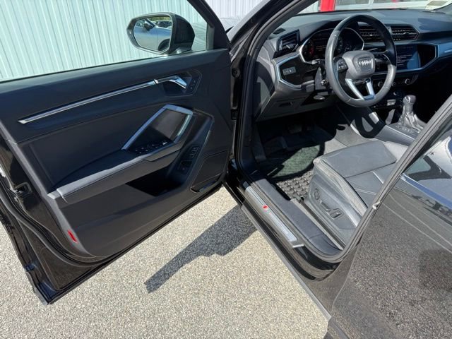 Used 2022 Audi Q3 2.0T Premium Plus w/ Premium Plus Package AWD/4WD image 6