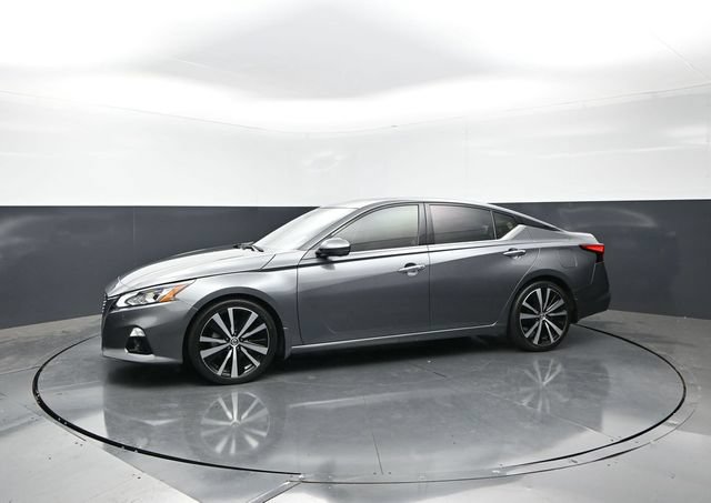 Used 2020 Nissan Altima 2.0 Platinum FWD image 3
