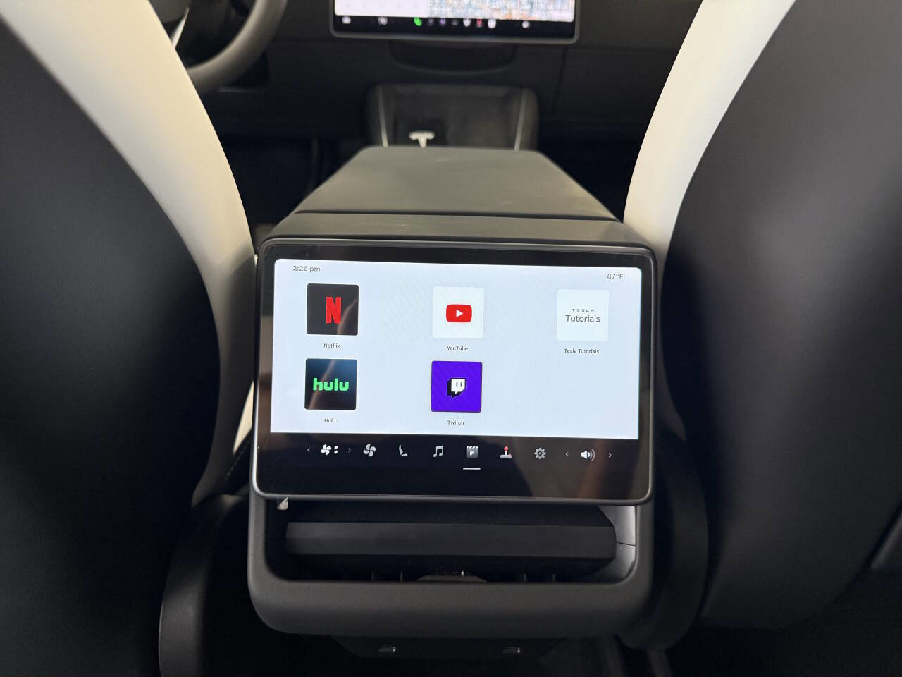 Used 2026 Tesla Model Y Long Range image 24