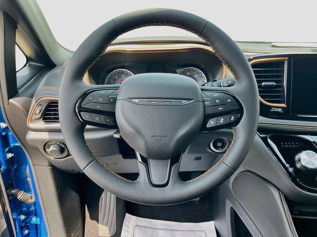 New 2027 Chrysler Pacifica Pinnacle w/ Theater Group FWD image 11