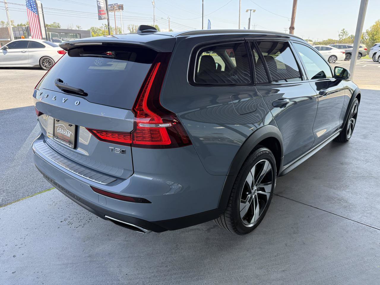 Used 2022 Volvo V60 T5 Cross Country AWD/4WD image 4
