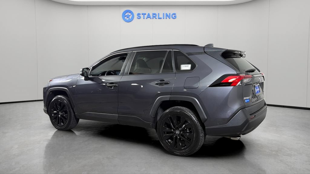 Used 2020 Toyota RAV4 XLE Premium FWD image 5
