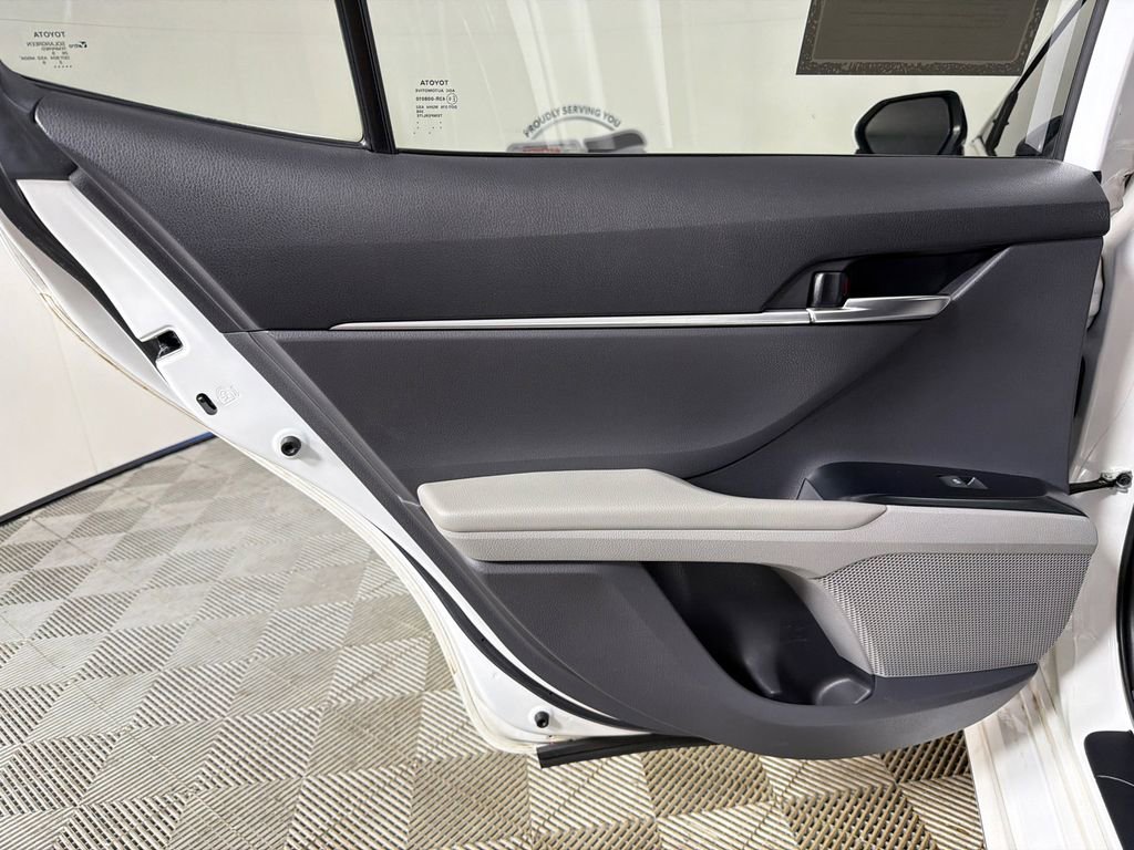 Used 2020 Toyota Camry SE FWD image 21