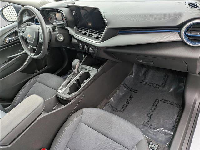 Used 2025 Chevrolet Trax LS image 20