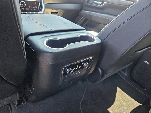 Used 2025 GMC Yukon Elevation w/ LPO, Elevation Black Package AWD/4WD image 17