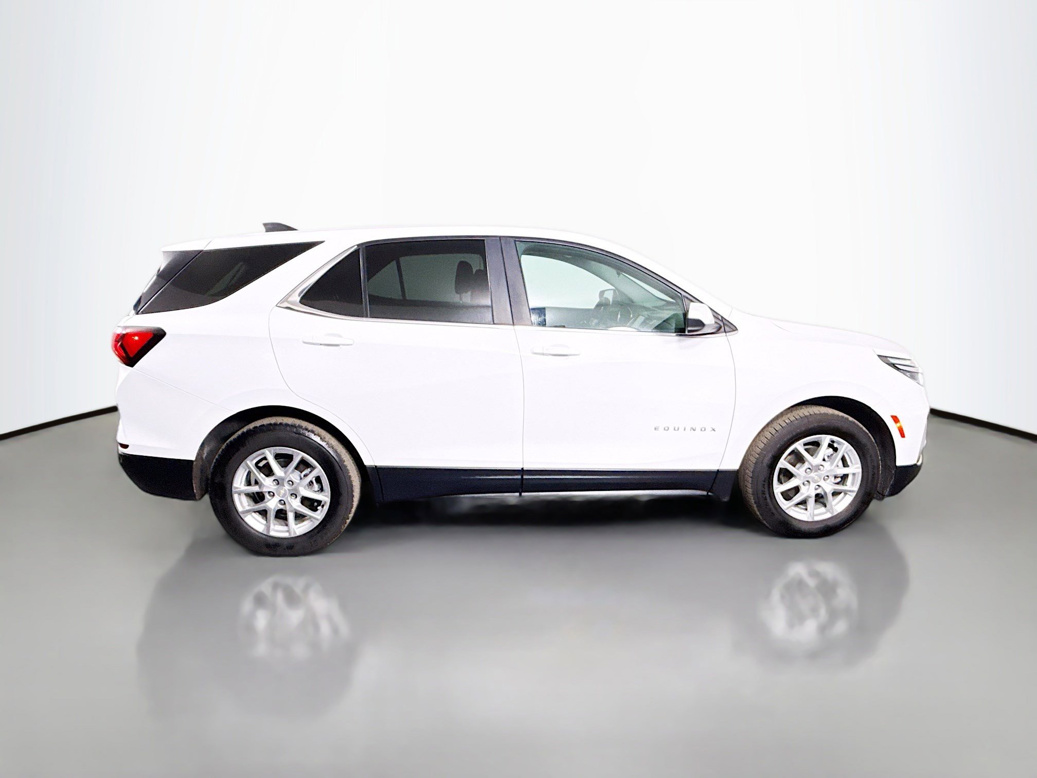 Used 2022 Chevrolet Equinox LT w/ Driver Convenience Package image 11