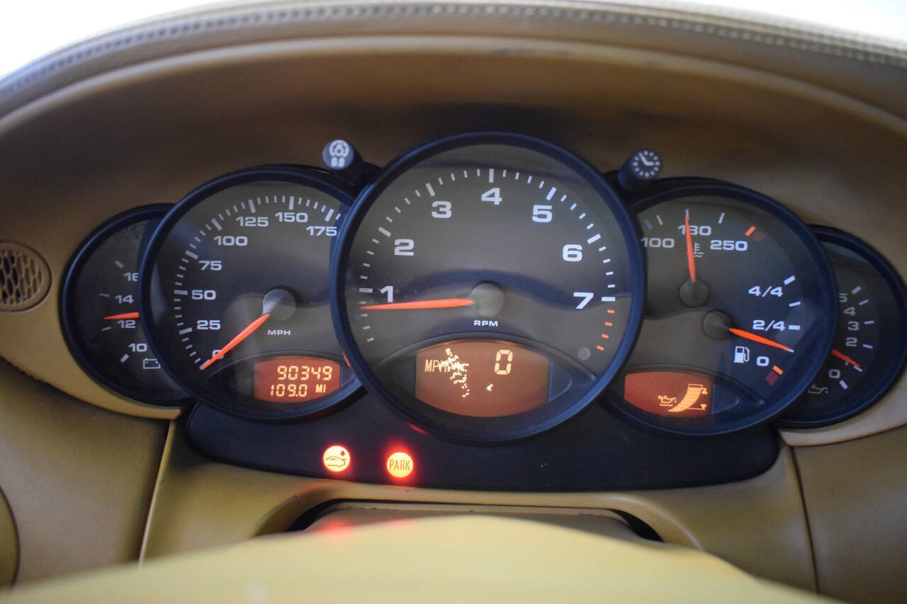 Used 2000 Porsche 911 Carrera image 25