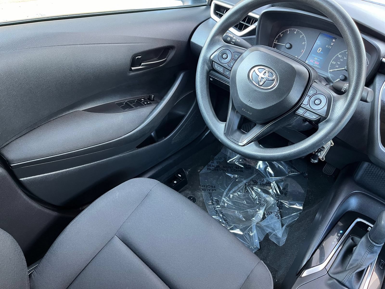 Used 2025 Toyota Corolla LE FWD image 38