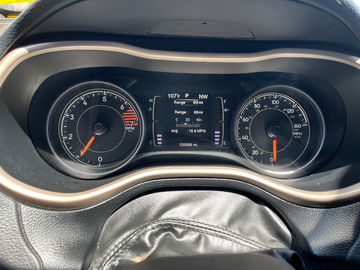 Used 2017 Jeep Cherokee Latitude FWD image 20