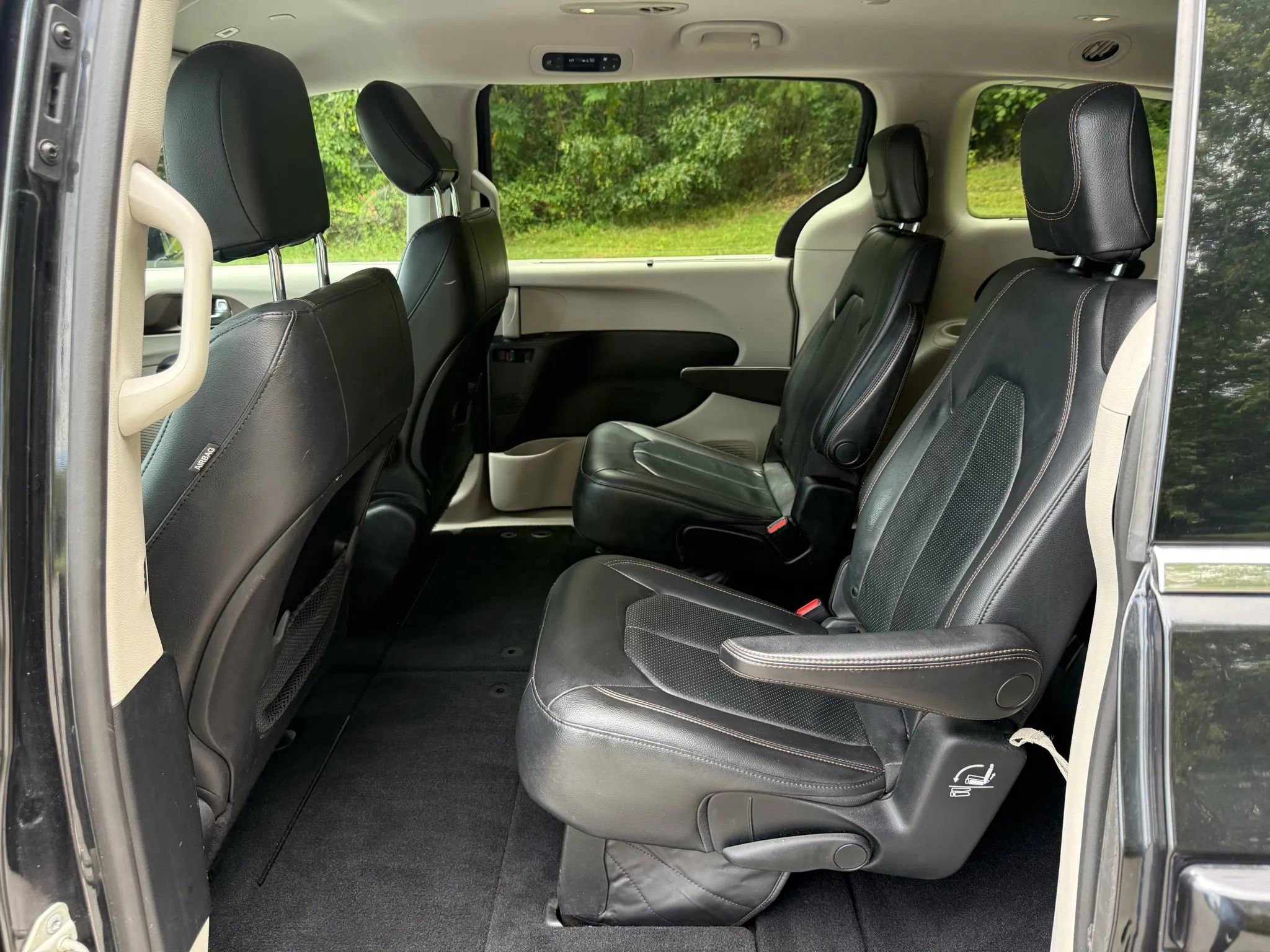 Used 2019 Chrysler Pacifica Touring-L FWD image 22