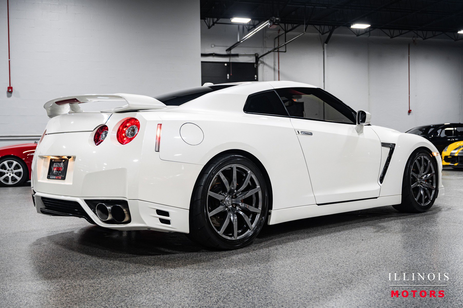 Used 2014 Nissan GT-R Premium image 5