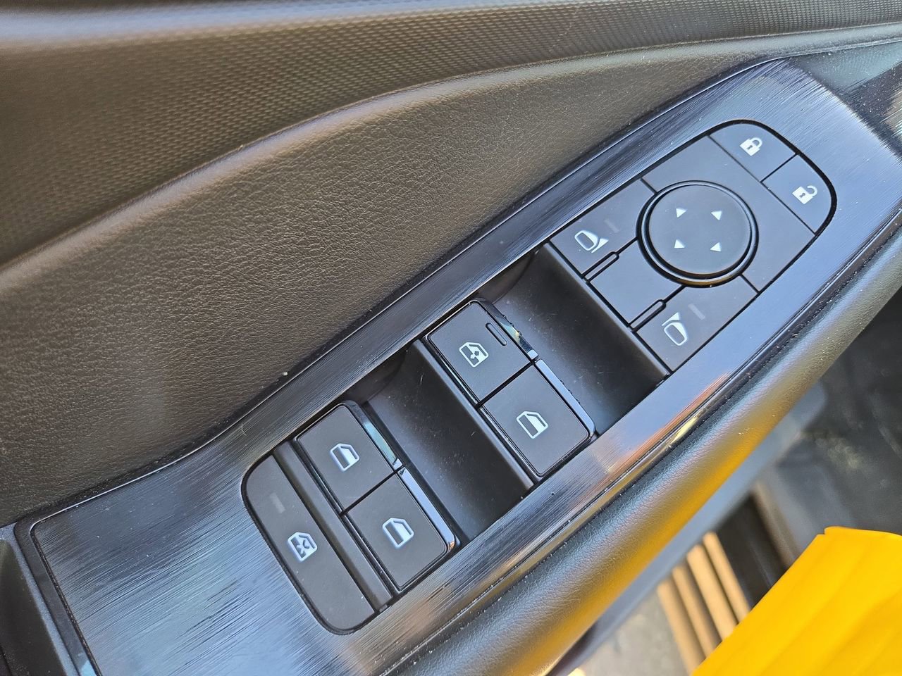 Used 2024 Nissan Rogue S image 18