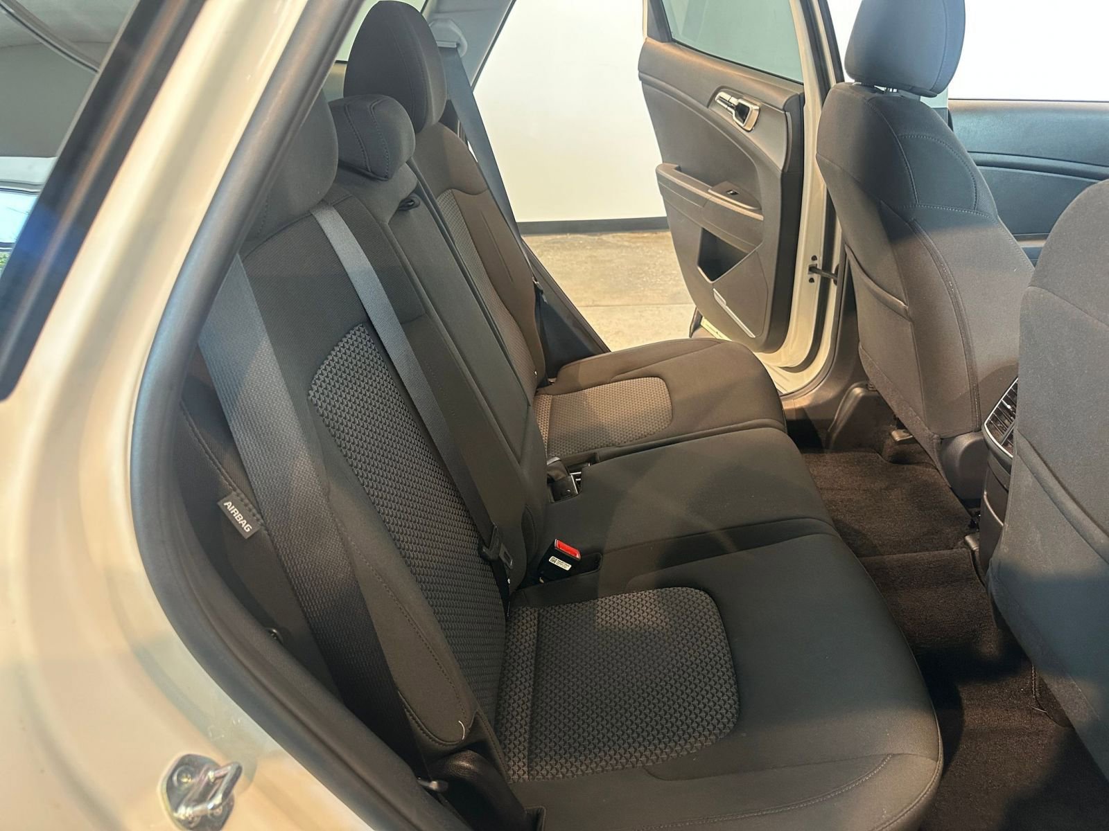 Used 2025 Kia Sportage LX FWD image 37