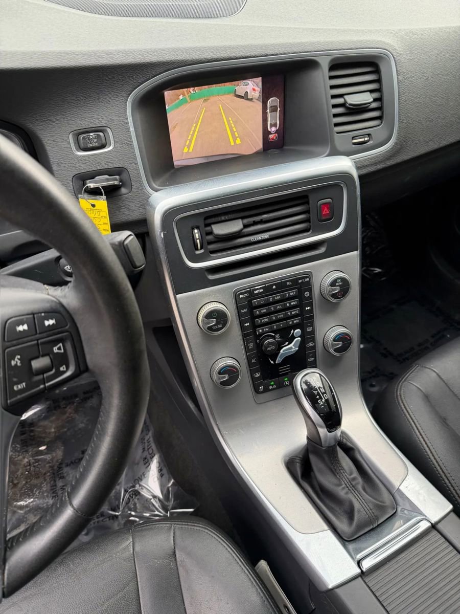 Used 2017 Volvo S60 T5 Inscription image 30