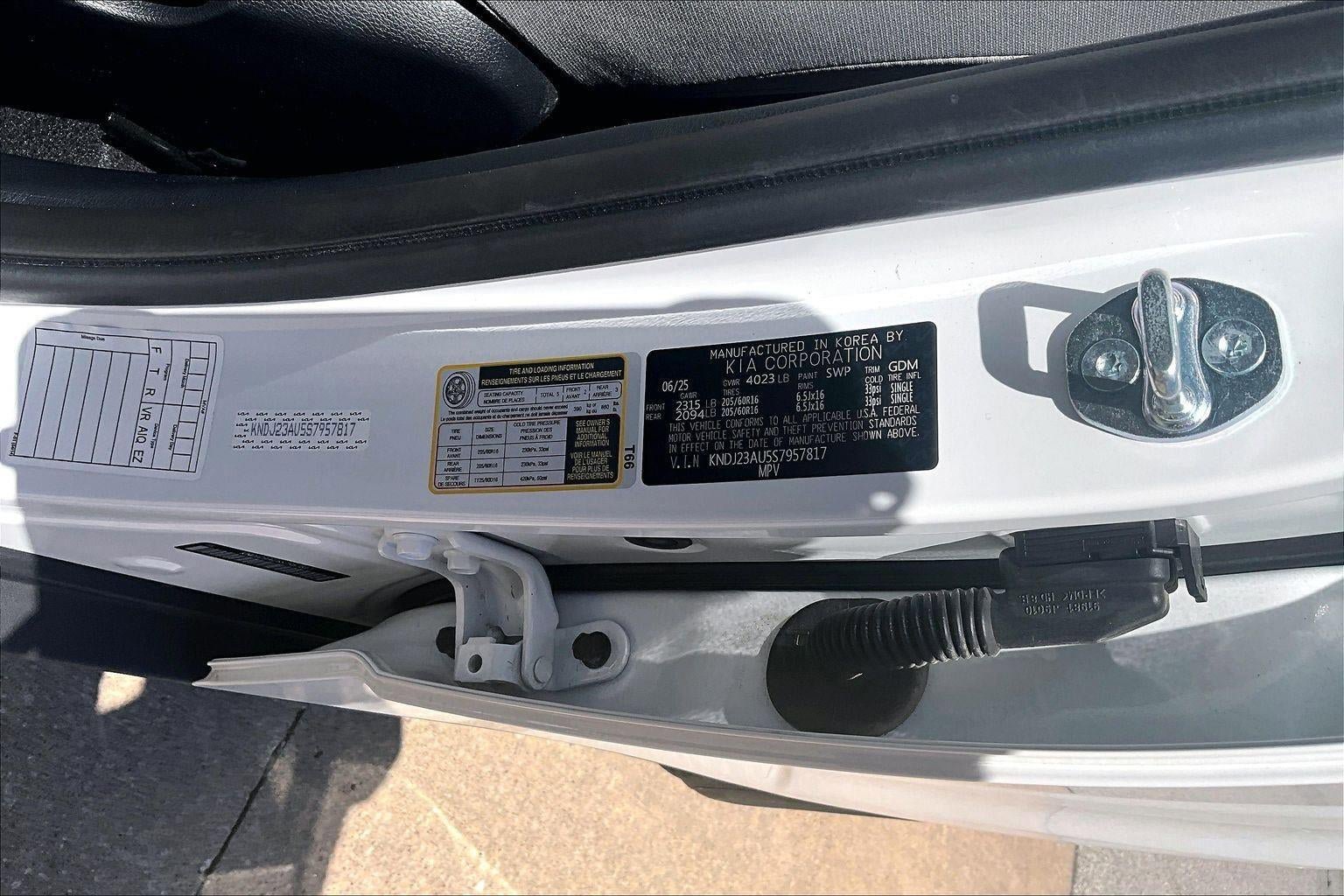 Used 2025 Kia Soul LX FWD image 19