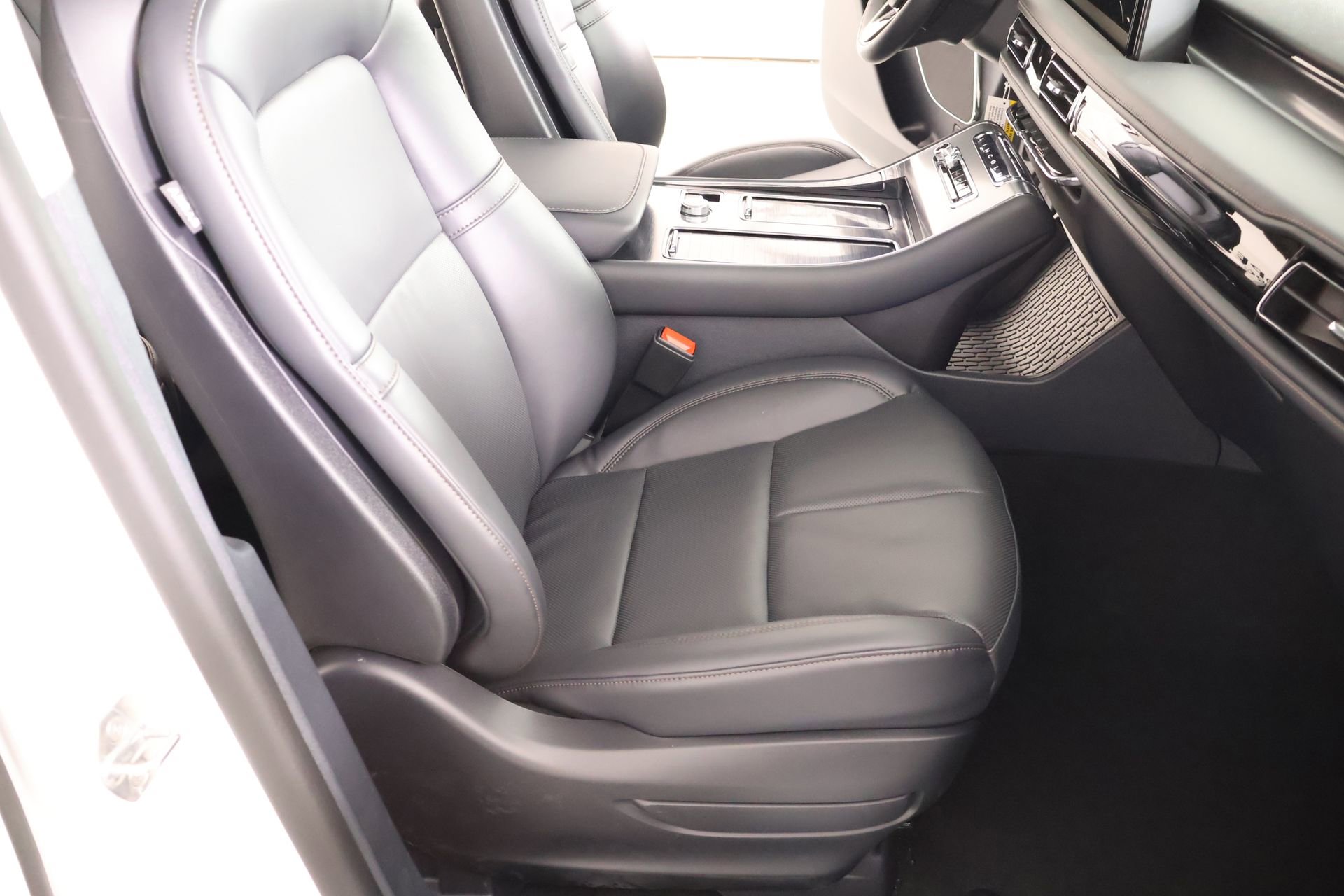 New 2026 Lincoln Aviator AWD image 14