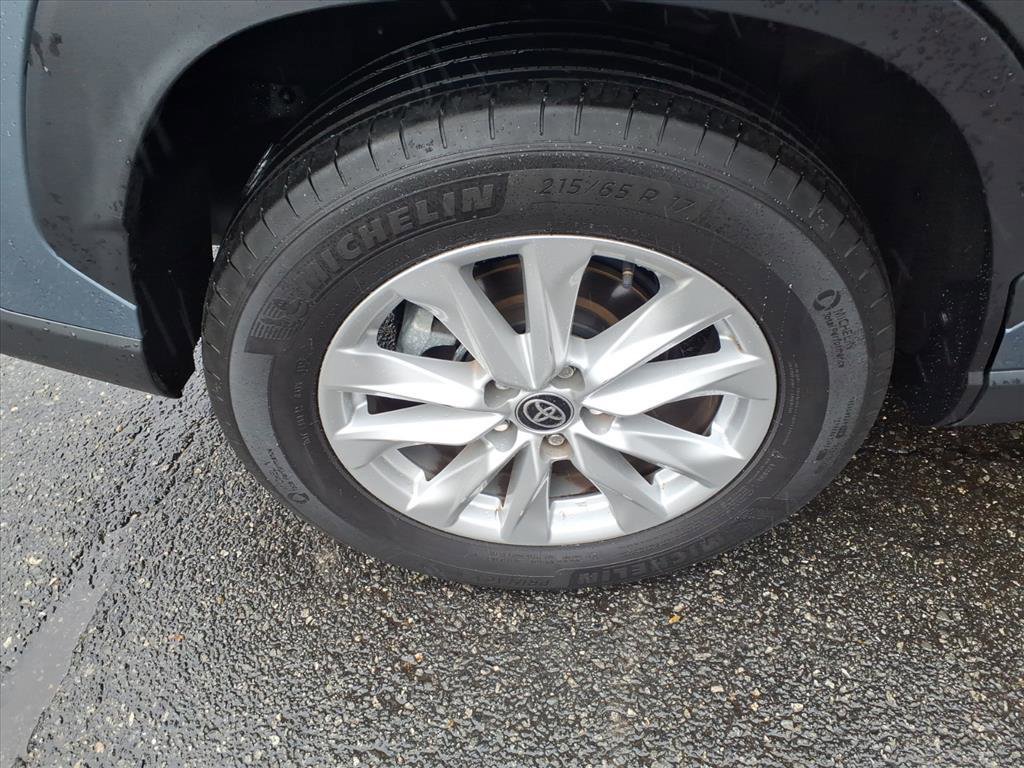 Certified 2024 Toyota Corolla Cross LE image 4