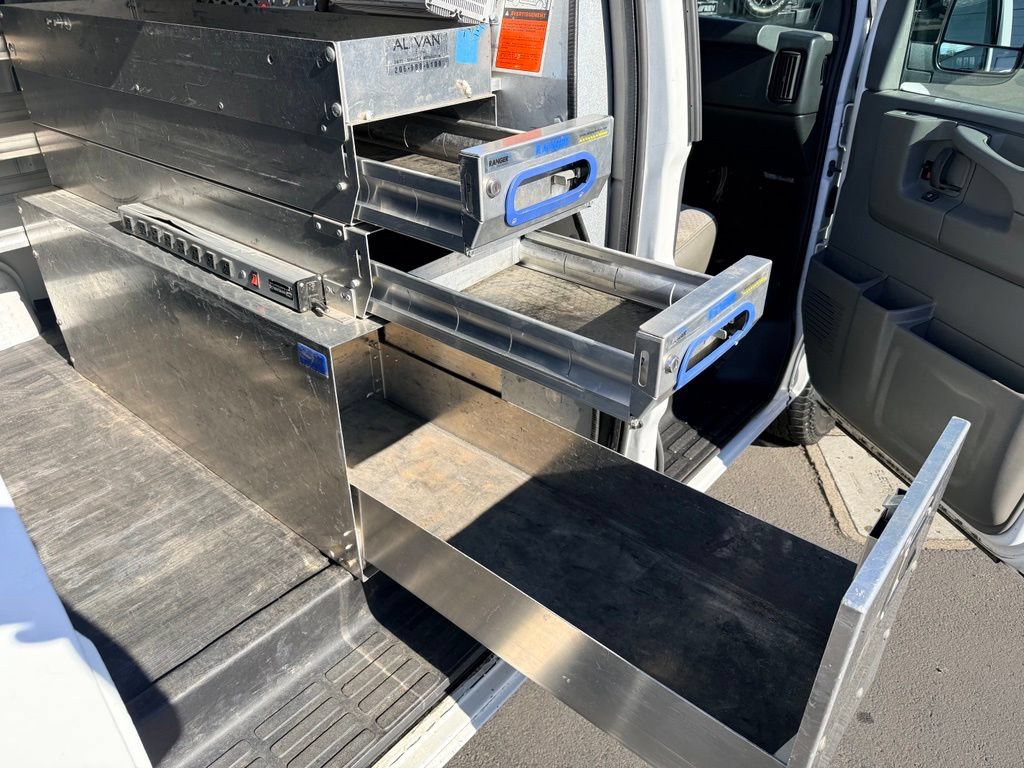 Used 2015 Chevrolet Express 3500 RWD image 25