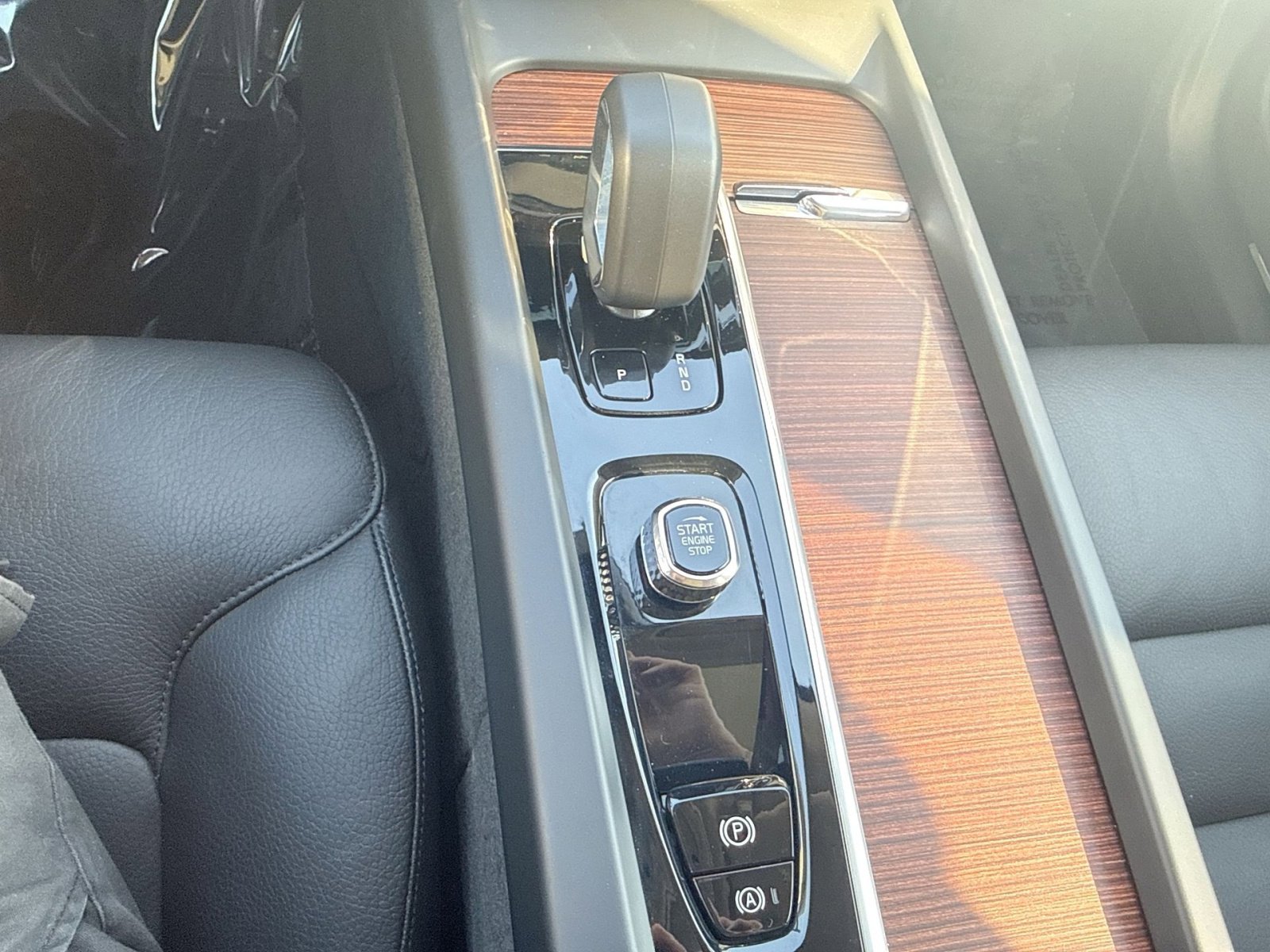 Certified 2023 Volvo XC60 B5 Plus w/ Climate Package AWD/4WD image 23