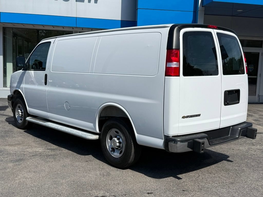 Used 2025 Chevrolet Express 2500 w/ Driver Convenience Package RWD image 7