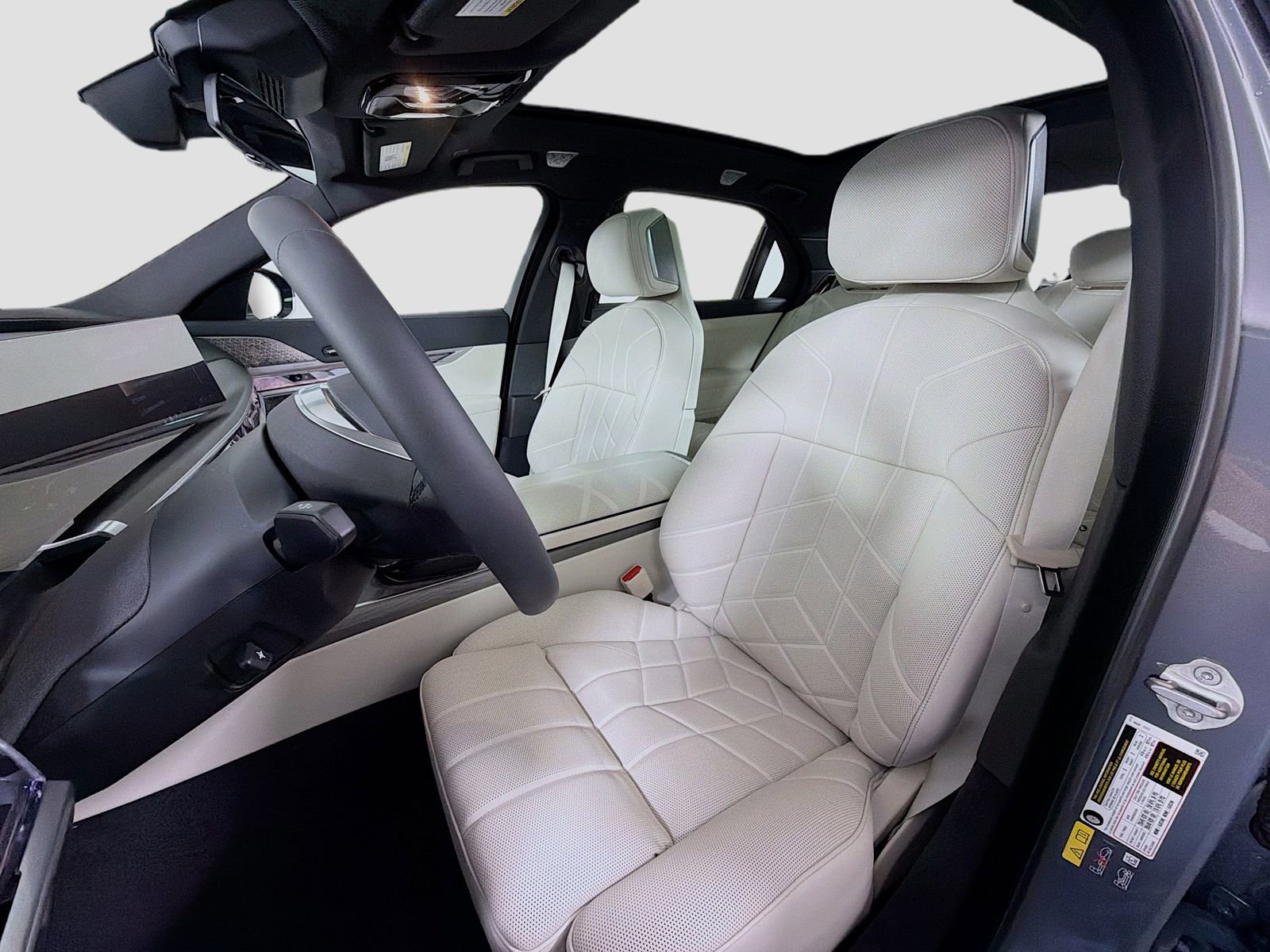 New 2026 BMW i7 xDrive60 w/ Executive Package image 12