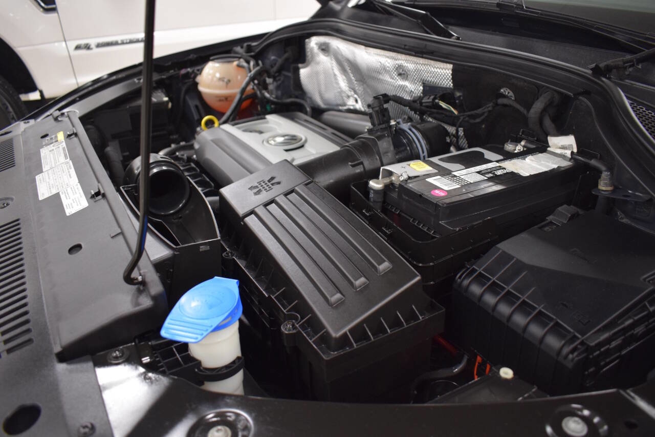 Used 2016 Volkswagen Tiguan SE image 36