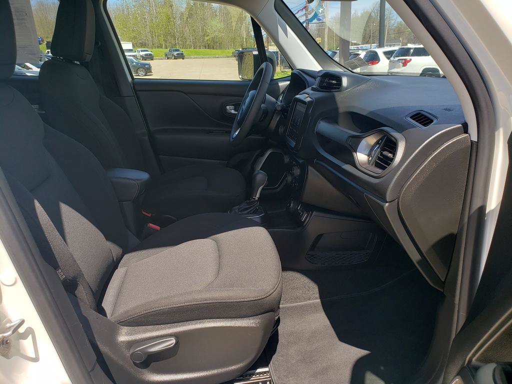 Certified 2023 Jeep Renegade Latitude AWD/4WD image 15