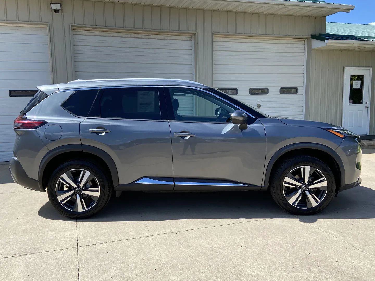 Used 2023 Nissan Rogue SL AWD/4WD image 7